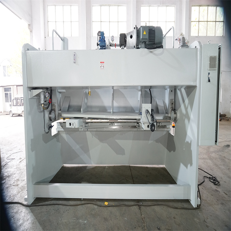 Prodam stroj za striženje pločevine iz bakrene jeklene pločevine 15mmx6000mm