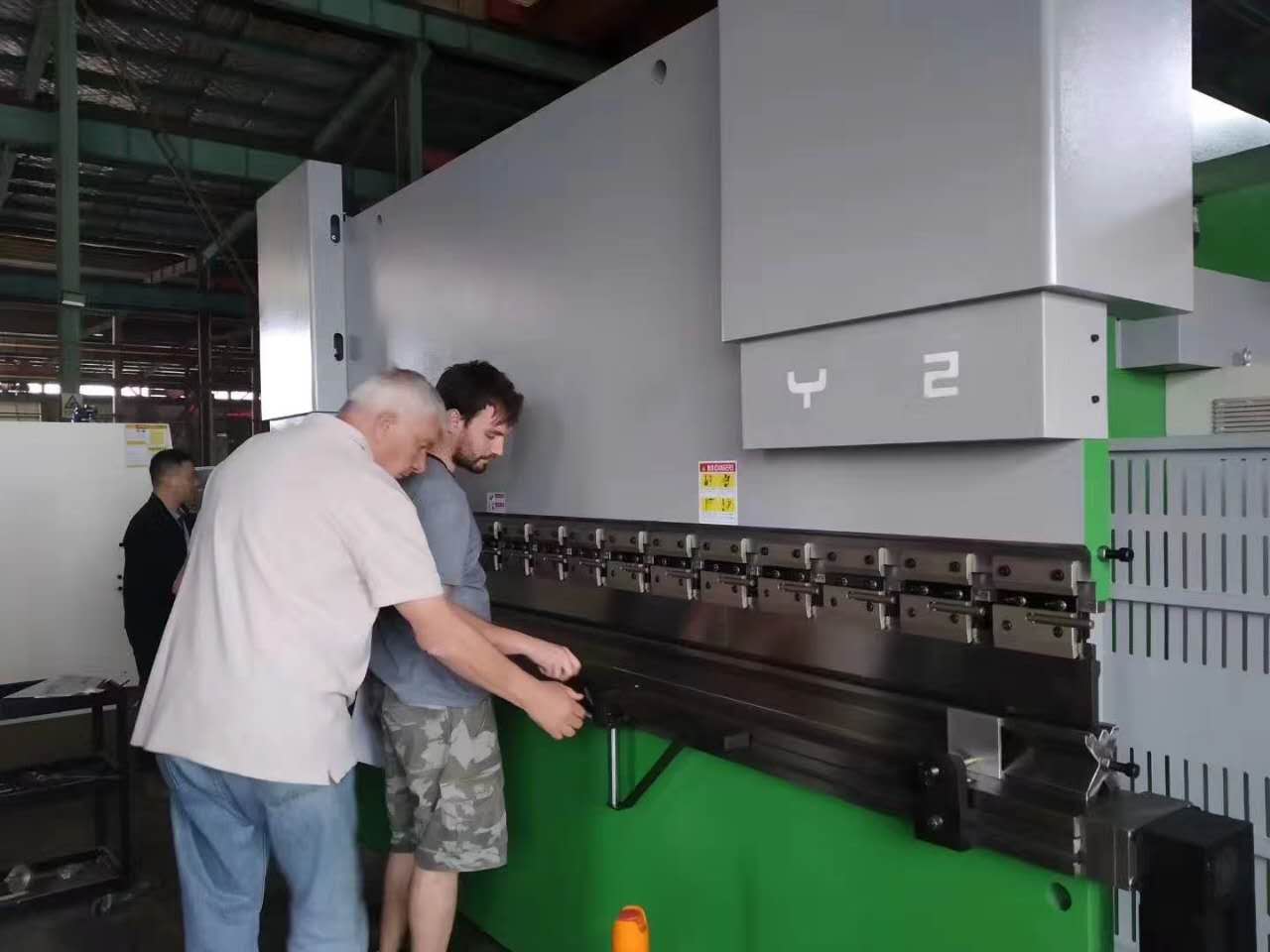 63-tonski stroj za upogibanje plošč iz jeklene pločevine Cnc hidravlična stiskalnica za obdelavo kovin