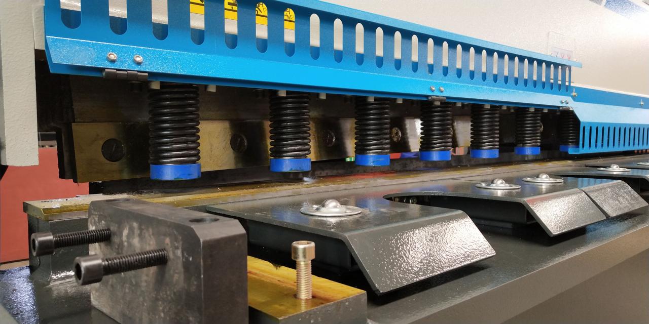 6 mm * 3200 hidravlični stroji za rezanje jeklenih plošč Stroj za striženje jeklenih plošč