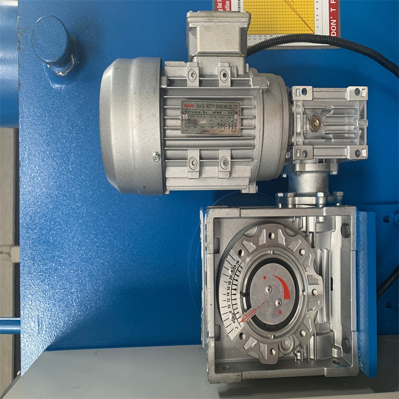 6mmx3200mm težki avtomatski Cnc hidravlični stroj za striženje jeklene pločevine