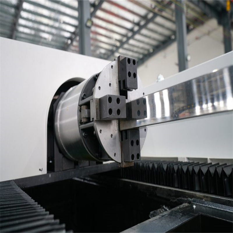 Kitajska visokokakovostna poceni 3kw laserska cena stroja za rezanje vlaken