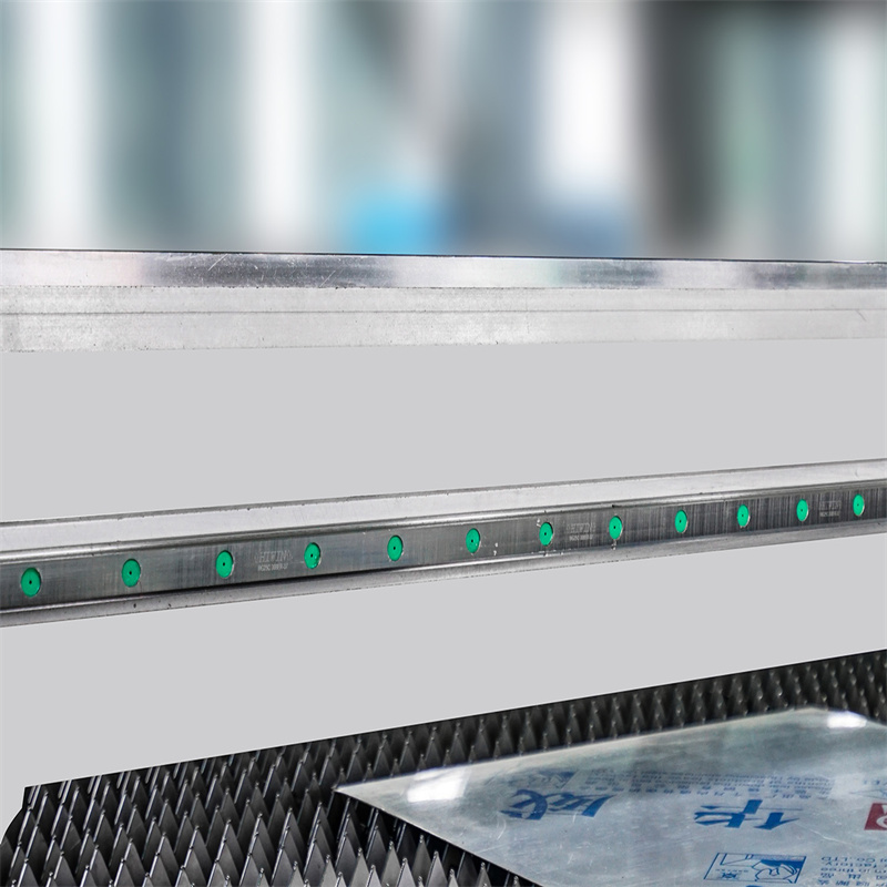 Kitajski stroj za lasersko rezanje železa Cena 4000 W stroj za lasersko rezanje kovinskih pločevin