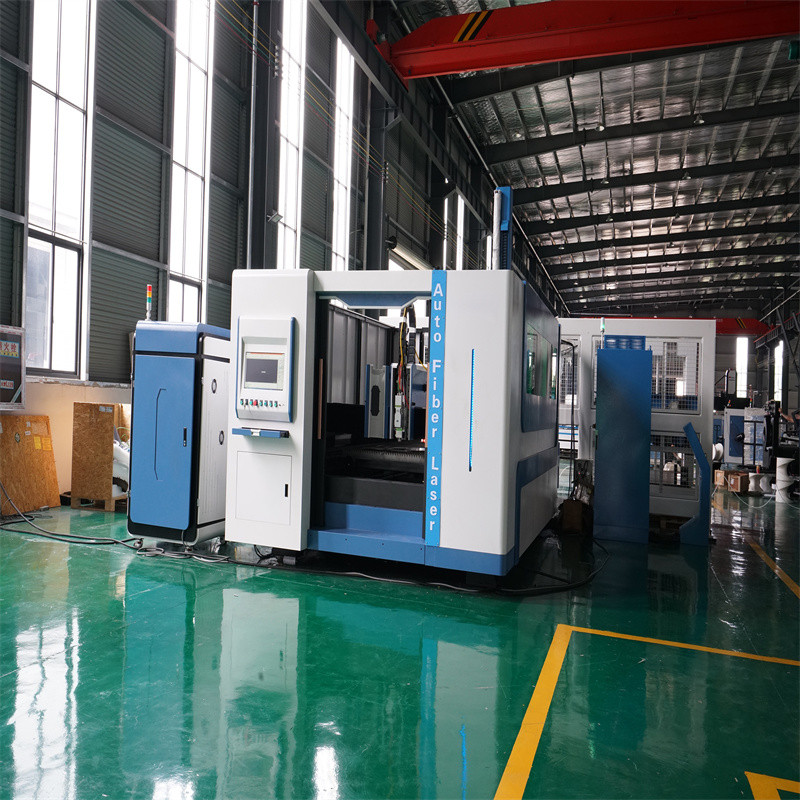 Stroj za lasersko rezanje z vlakni za industrijski rezalnik pločevine debeline 1-30 mm