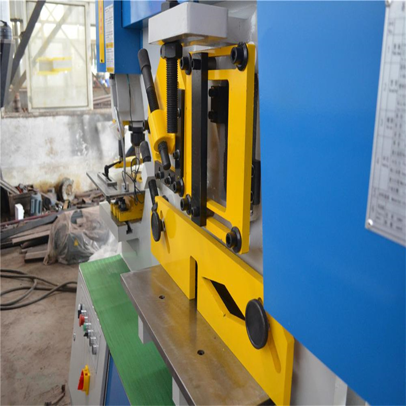 Visokokakovostni stroj za upogibanje plošč Cnc hidravlični stroj za prebijanje železa