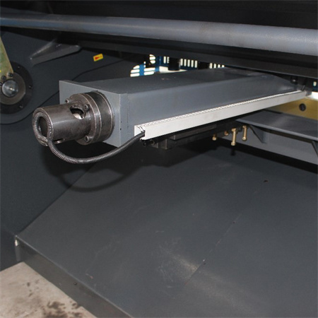 Strižna giljotina CNC jeklena pločevina Plošča za hidravlično striženje Stroj za rezanje škarij Giljotinske škarje