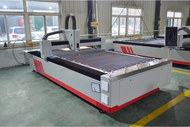 Cnc 2000w stroj za lasersko rezanje vlaken za industrijsko rezanje pločevine
