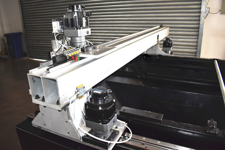 Fiber Laser 2000 W ploski stroj za lasersko rezanje vlaken