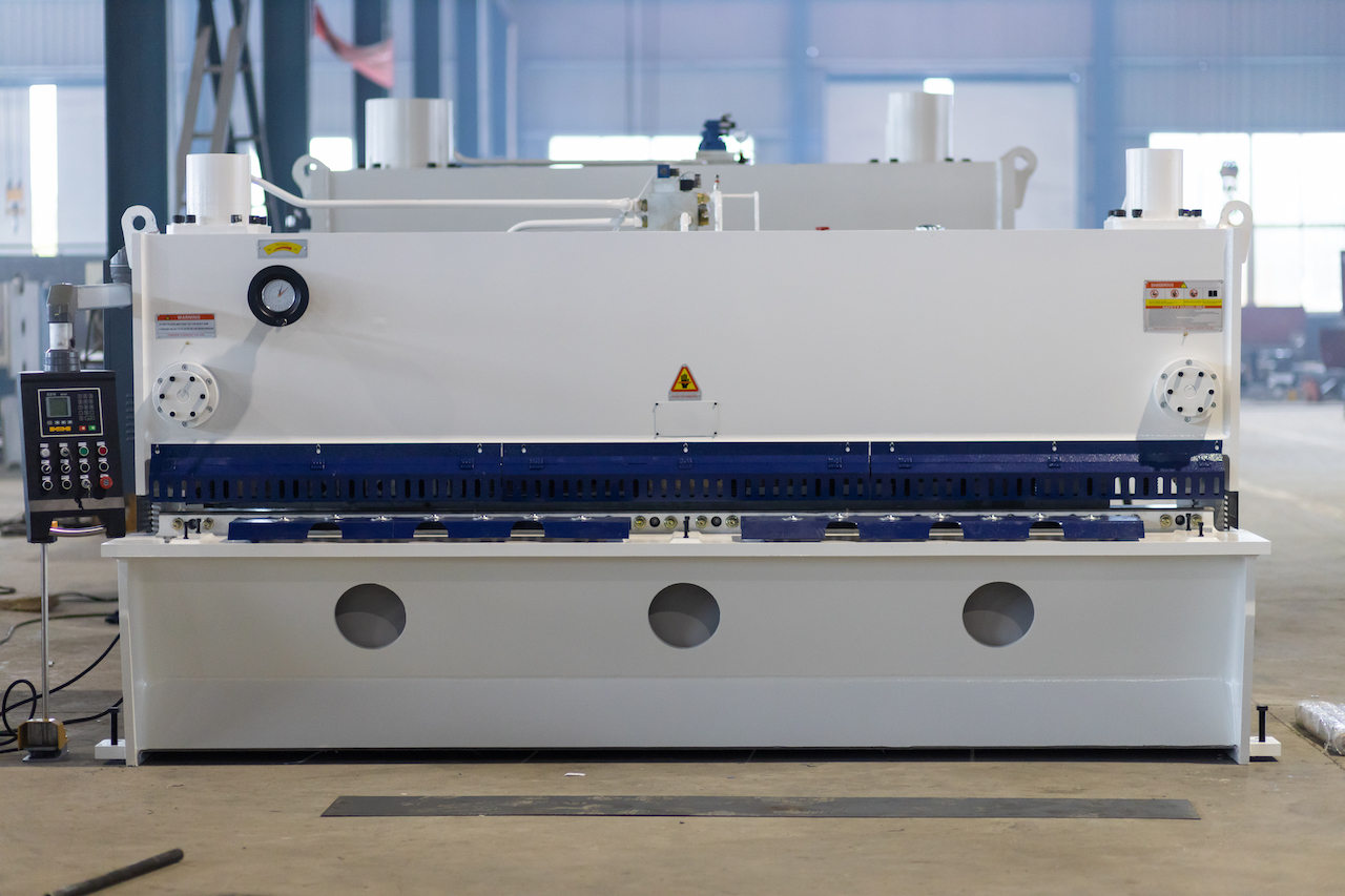 Qc11y 8x3200 stroj za striženje pločevine hidravlični stroj za striženje jeklene plošče